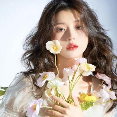 误入房间后，被顶头上司宠入怀